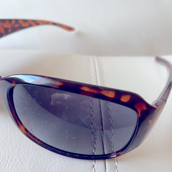 NEW TORTOISE COLOR SUNGLASSES - Picture 3 of 4